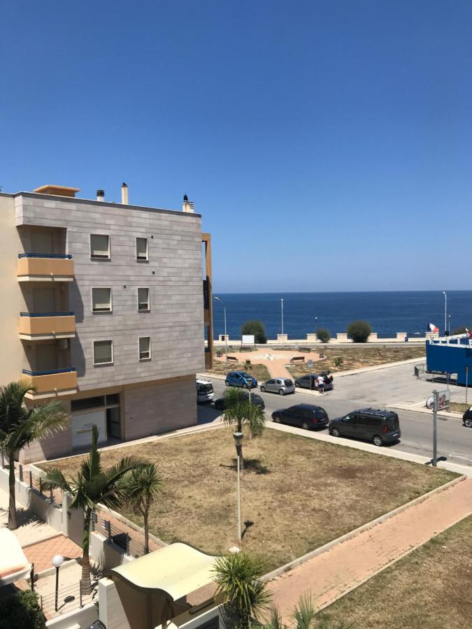 Bed and Breakfast Lo Scoglio Полиньяно-а-Маре Экстерьер фото